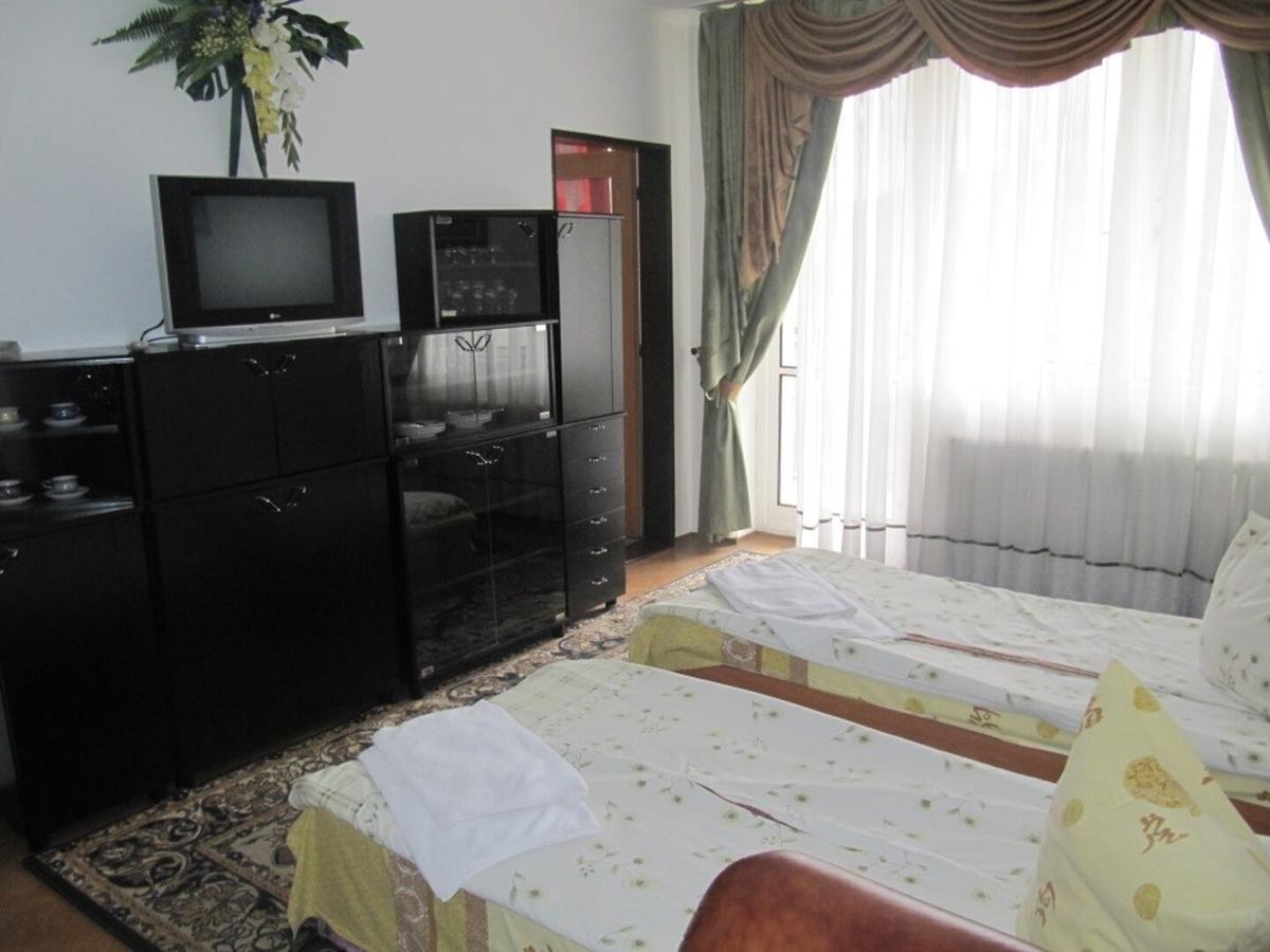Karpaty Hotel Yaremche Exterior photo